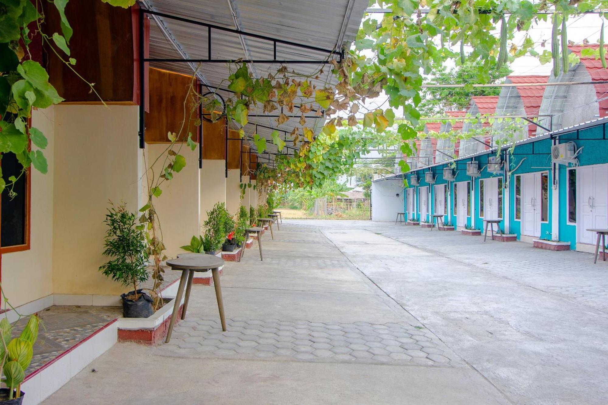 Oyo Life 1643 Grand Monica Ξενοδοχείο Maguwo Εξωτερικό φωτογραφία